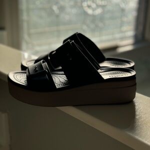 Crocs wedges in black